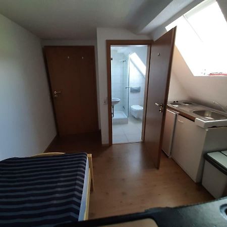 Biberach-Riss-Zimmer-Frei, Einzel-Zimmer Bad Kueche Birkenhard Exterior foto