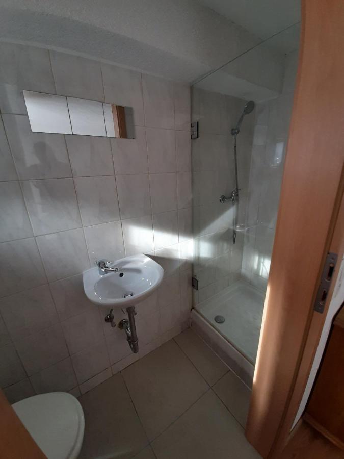 Biberach-Riss-Zimmer-Frei, Einzel-Zimmer Bad Kueche Birkenhard Exterior foto
