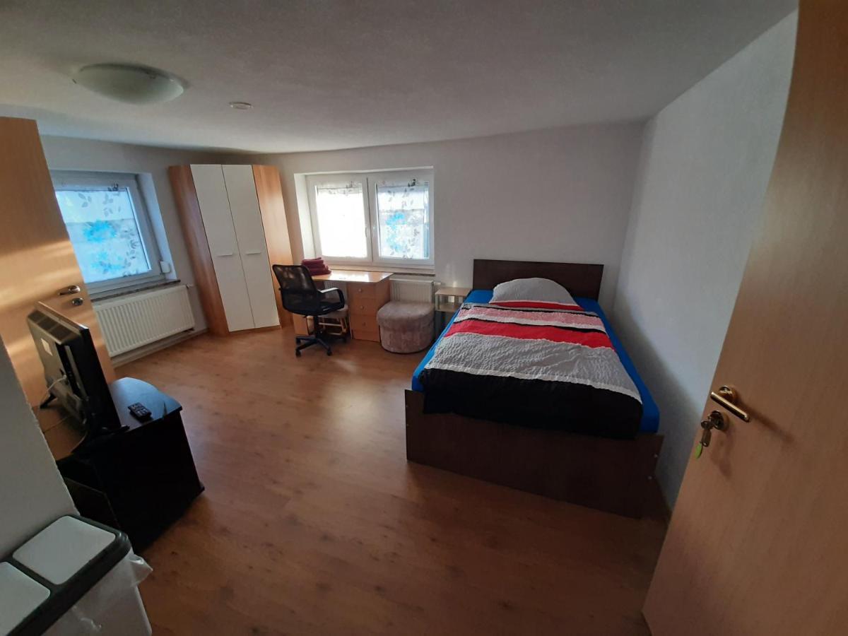 Biberach-Riss-Zimmer-Frei, Einzel-Zimmer Bad Kueche Birkenhard Exterior foto