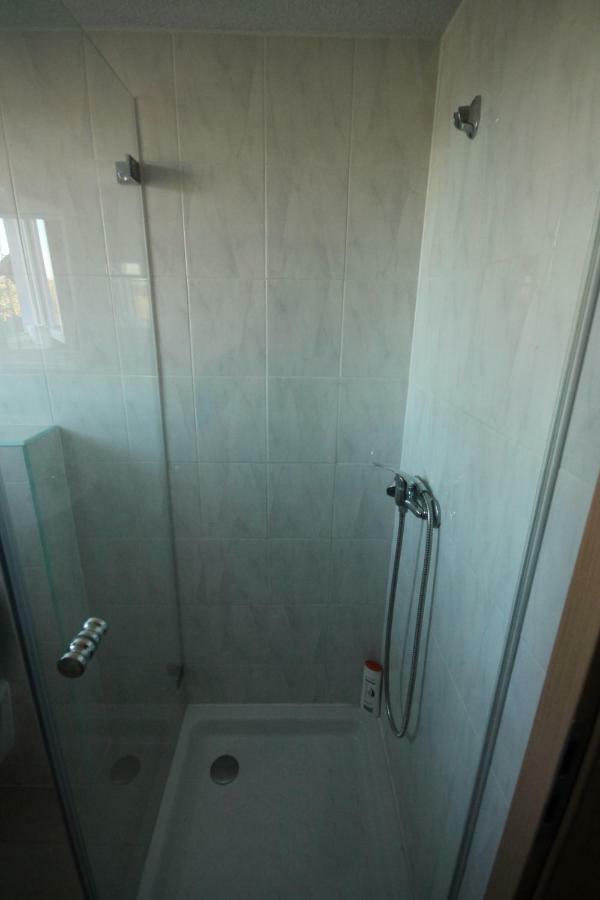 Biberach-Riss-Zimmer-Frei, Einzel-Zimmer Bad Kueche Birkenhard Exterior foto