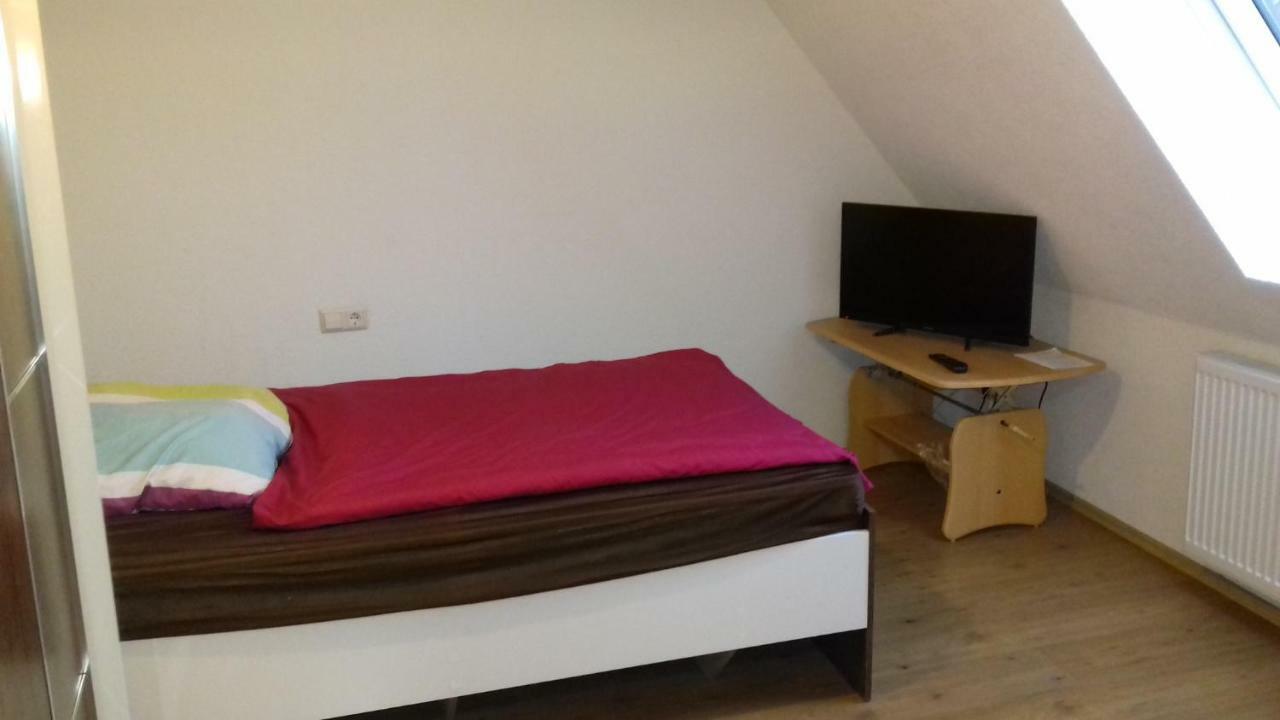 Biberach-Riss-Zimmer-Frei, Einzel-Zimmer Bad Kueche Birkenhard Cameră foto
